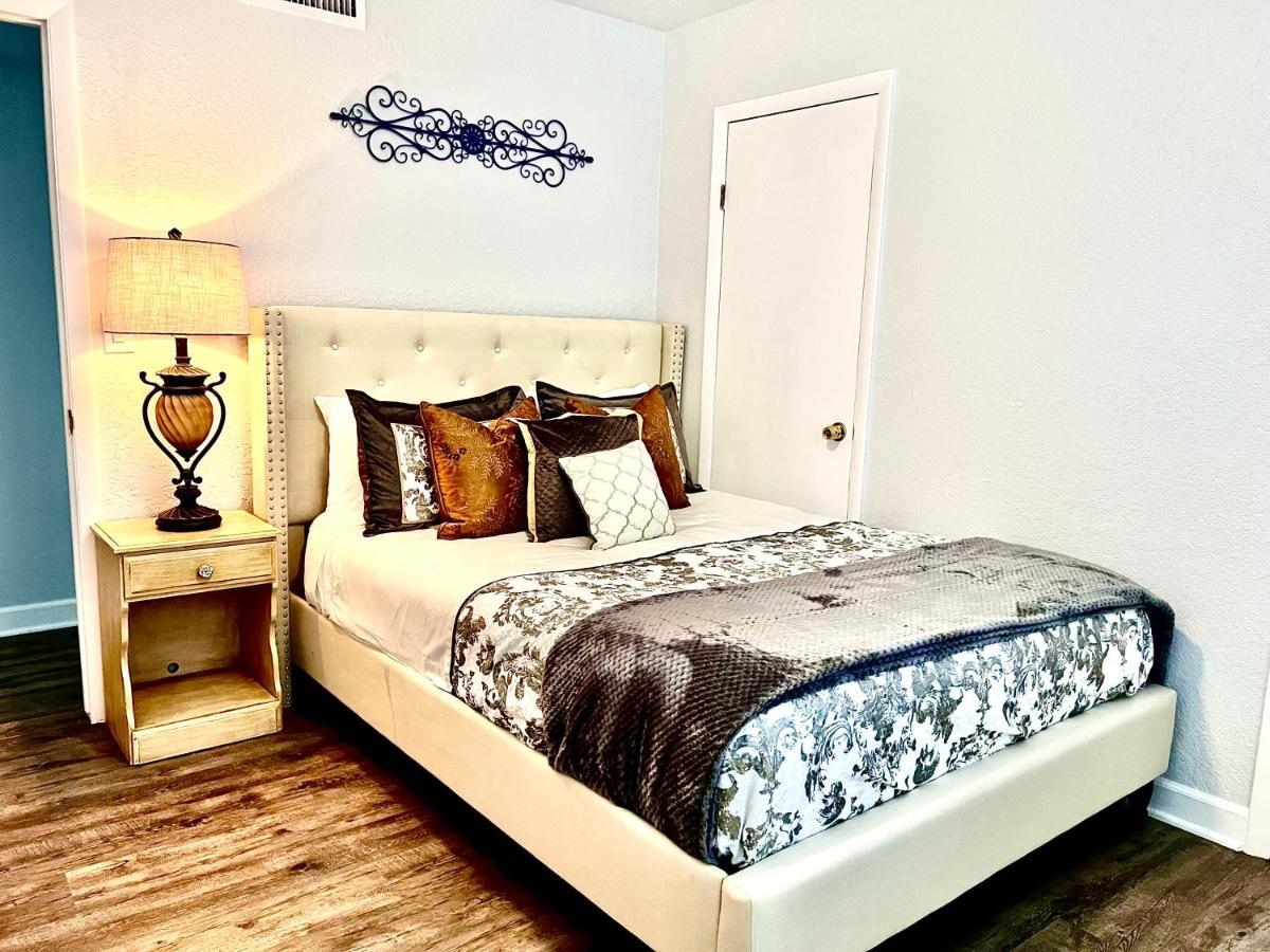 Luxurious In Villa *